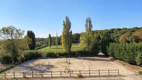 À vendre – Propriété avec maison, installations équestres et piscine à Massongy (74)
