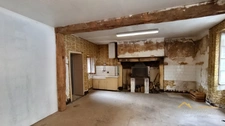 Maison de caractère à rénover dans un village magnifique LARROQUE (81)