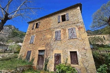 Maison de caractère à rénover dans un village magnifique LARROQUE (81)