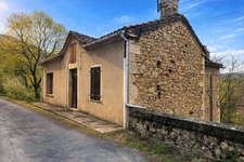 Maison de caractère à rénover dans un village magnifique LARROQUE (81)