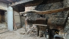 Maison de caractère à rénover dans un village magnifique LARROQUE (81)