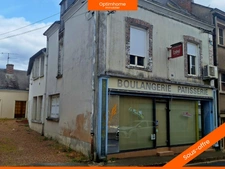 Local commercial et logement de 194m2 à rénover à BESSE SUR BRAYE (72)