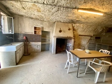Maison avec vue panoramique et caves troglodytes à Luynes 37230