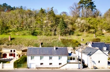 Maison avec vue panoramique et caves troglodytes à Luynes 37230