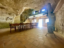 Maison avec vue panoramique et caves troglodytes à Luynes 37230