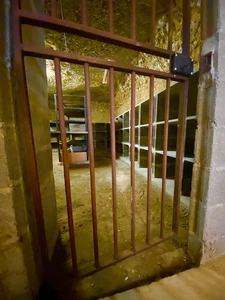 Maison avec vue panoramique et caves troglodytes à Luynes 37230