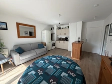 EXCLUSIVITÉ – Appartement récent, balcon, parking et gare à pied : un 2 pièces prêt à vivre !