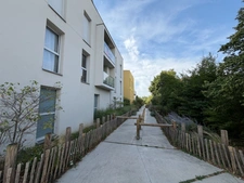 EXCLUSIVITÉ – Appartement récent, balcon, parking et gare à pied : un 2 pièces prêt à vivre !