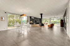 Villa d’architecte de plain-pied au cœur d’un environnement boisé préservé – 209 m² de lumière et d’espace