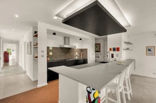 Villa d’architecte de plain-pied au cœur d’un environnement boisé préservé – 209 m² de lumière et d’espace