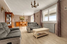 Maison familiale de plain-pied avec véranda, garage et piscine