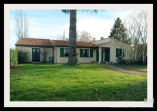 Maison de plain-pied de 112 m² - 5 pièces – Terrain clos et arboré de 1 250 m² à vendre  NIORT (79)