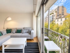 Paris 15th arrondissement – Rue Saint-Charles: 3-room apartment with continuous balconies and Eiffel Tower view