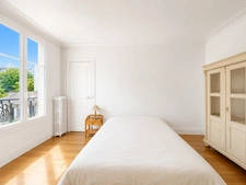 Paris 15 – Bright, dual-aspect 2-room apartment – Georges-Brassens Park