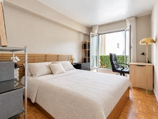 Paris 15th arrondissement – Rue Saint-Charles: 3-room apartment with continuous balconies and Eiffel Tower view