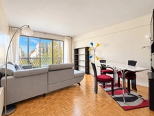 Paris 15th arrondissement – Rue Saint-Charles: 3-room apartment with continuous balconies and Eiffel Tower view