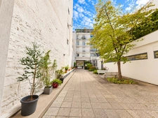 Paris 15th arrondissement – Rue Saint-Charles: 3-room apartment with continuous balconies and Eiffel Tower view