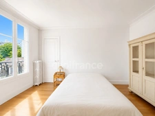 Paris 15 – Bright, dual-aspect 2-room apartment – Georges-Brassens Park