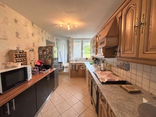 Maison familiale de 143 m² avec grand terrain clôturé de 3400 m² - Véranda - Dépendances - Fort potentiel
