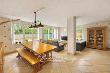 Maison familiale de 143 m² avec grand terrain clôturé de 3400 m² - Véranda - Dépendances - Fort potentiel