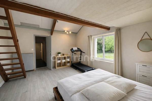 Maison familiale de 143 m² avec grand terrain clôturé de 3400 m² - Véranda - Dépendances - Fort potentiel