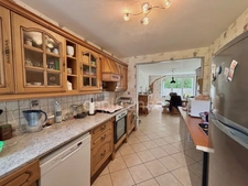 Maison familiale de 143 m² avec grand terrain clôturé de 3400 m² - Véranda - Dépendances - Fort potentiel