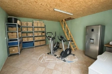 Maison familiale de 143 m² avec grand terrain clôturé de 3400 m² - Véranda - Dépendances - Fort potentiel