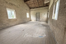 Maison familiale de 143 m² avec grand terrain clôturé de 3400 m² - Véranda - Dépendances - Fort potentiel