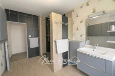 Maison familiale de 143 m² avec grand terrain clôturé de 3400 m² - Véranda - Dépendances - Fort potentiel