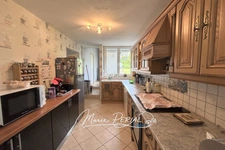 Maison familiale de 143 m² avec grand terrain clôturé de 3400 m² - Véranda - Dépendances - Fort potentiel