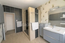 Maison familiale de 143 m² avec grand terrain clôturé de 3400 m² - Véranda - Dépendances - Fort potentiel