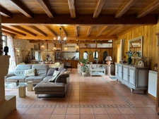 Charmante bâtisse 1716 de 186 m² avec séjour de 80 m²
