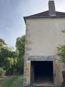 Corps de ferme du XVIIIe siècle, cour intérieure et nombreuses dépendances