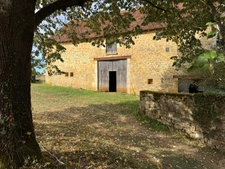 Corps de ferme du XVIIIe siècle, cour intérieure et nombreuses dépendances