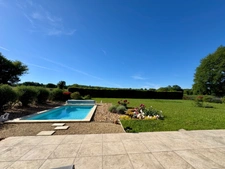 Maison de plain-pied récente - 4 chambres, piscine SAVIGNAC LES EGLISES (24)