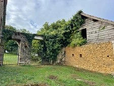 Corps de ferme du XVIIIe siècle, cour intérieure et nombreuses dépendances