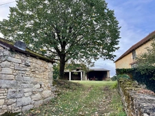 Corps de ferme du XVIIIe siècle, cour intérieure et nombreuses dépendances