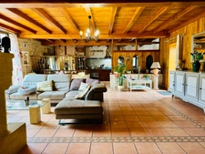 Charmante bâtisse 1716 de 186 m² avec séjour de 80 m²