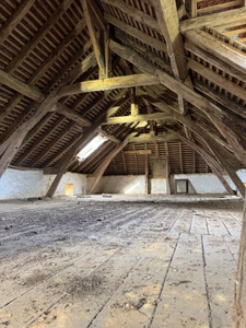Corps de ferme du XVIIIe siècle, cour intérieure et nombreuses dépendances