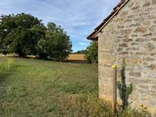 Corps de ferme du XVIIIe siècle, cour intérieure et nombreuses dépendances