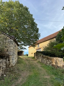 Corps de ferme du XVIIIe siècle, cour intérieure et nombreuses dépendances