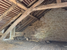 Corps de ferme du XVIIIe siècle, cour intérieure et nombreuses dépendances