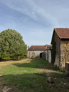 Corps de ferme du XVIIIe siècle, cour intérieure et nombreuses dépendances