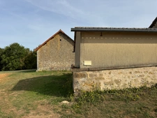 Corps de ferme du XVIIIe siècle, cour intérieure et nombreuses dépendances