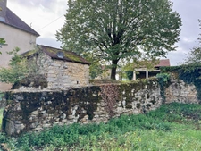 Corps de ferme du XVIIIe siècle, cour intérieure et nombreuses dépendances