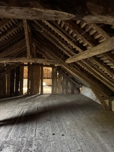 Corps de ferme du XVIIIe siècle, cour intérieure et nombreuses dépendances