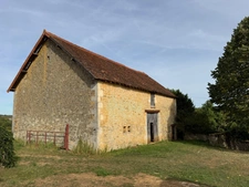 Corps de ferme du XVIIIe siècle, cour intérieure et nombreuses dépendances