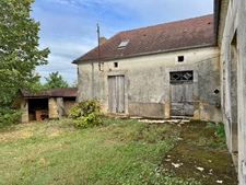 Corps de ferme du XVIIIe siècle, cour intérieure et nombreuses dépendances