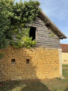Corps de ferme du XVIIIe siècle, cour intérieure et nombreuses dépendances
