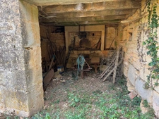 Corps de ferme du XVIIIe siècle, cour intérieure et nombreuses dépendances